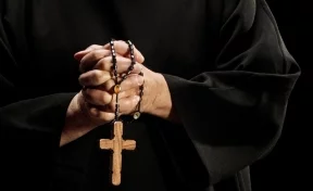 В Канаде на священника напали во время мессы