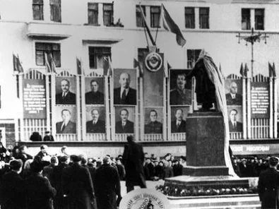 Окрытие  памятника А.С. Пушкину, 1954 г. Фото: сообщество «Мы из старого Кемерово»