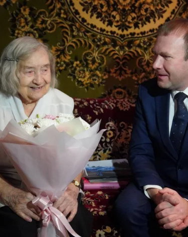 Дмитрий Анисимов поздравил легендарную кемеровчанку со 102-м днём рождения