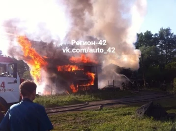 Фото: В Кемерове сгорел жилой дом на улице Абызова 1