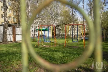 Фото: В Кузбассе прокуратура нашла опасную детскую площадку  1