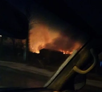 Фото: В Сети обсуждают серьёзный пожар в кузбасском городе 1