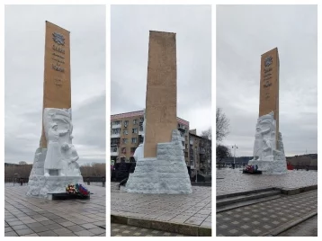 Фото: Памятник Воинам-кузбассовцам на набережной в Кемерове покрасили к 9 Мая 1