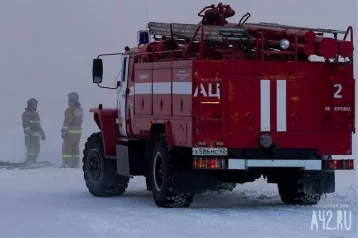 Фото: Более 50 спасателей тушили пожары в двух домах в Кемерове 1
