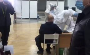 Сергей Цивилёв снова проверил ситуацию с очередями в поликлинике Кемерова