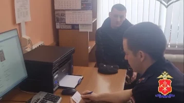 Фото: МВД: в Кузбассе оштрафовали водителя автобуса, который считал деньги во время движения 1