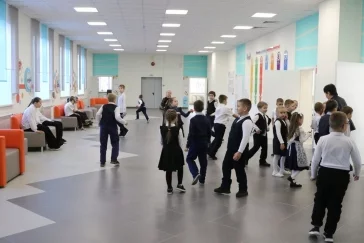 Фото: В Кемерове спустя два года открыли после ремонта начальный блок школы №51 2
