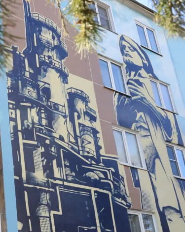 В Кемерове завершена работа над муралом «Величие опыта»