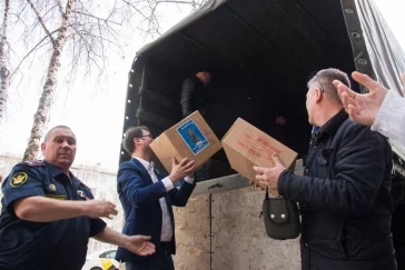 Фото: Турчак поблагодарил единороссов в регионах за помощь Донбассу 3