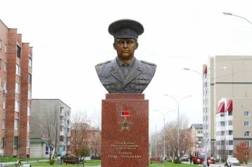 Фото: В Кемерове установили бюст Героя Кузбасса Игоря Якунина 1