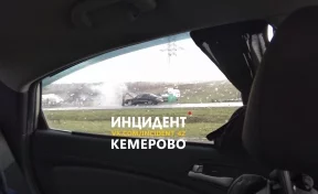 В Кемерове на дороге загорелся автомобиль