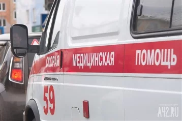 Фото: Автобус, скорая помощь и иномарка столкнулись в Новокузнецке: четыре человека пострадали 1
