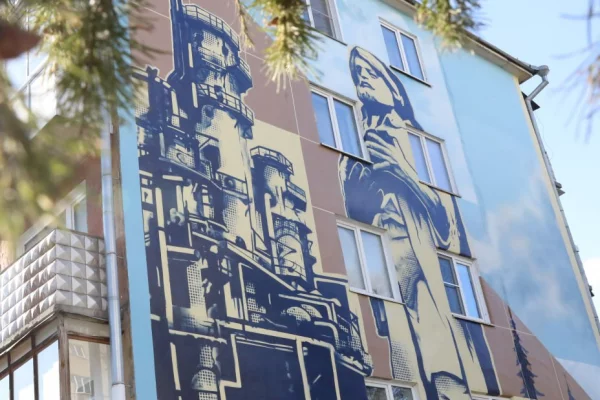 В Кемерове завершена работа над муралом «Величие опыта»