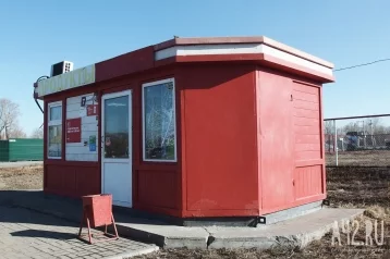 Фото: В центре Кемерова демонтируют киоски по продаже мороженого, хлеба и табака 1