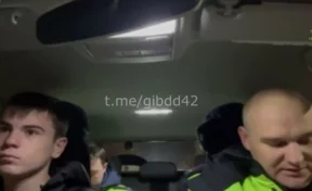 В Кемерове 18-летний водитель без прав пытался скрыться бегством