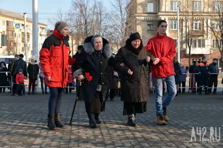 Фото: Год после пожара: в Кемерове почтили память погибших в «Зимней вишне» 44