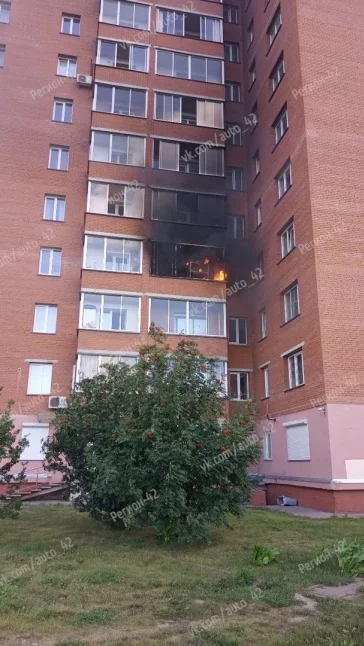 Фото: В Кемерове загорелась квартира в многоэтажке по Комсомольскому проспекту 2