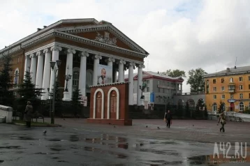 Фото: В Прокопьевском драматическом театре отремонтировали сцену 1