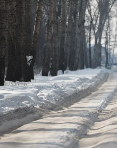 «Дети скатываются под машины»: кемеровчане пожаловались губернатору на лёд и колею на дорогах