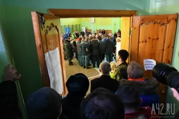 Фото: Сергей Цивилёв попросил президента помочь с ремонтом школы у здания «Зимней вишни» 1