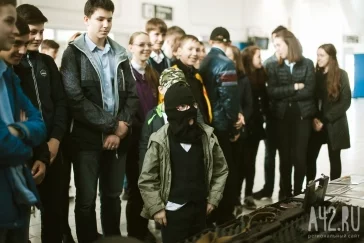 Фото: Кресты, сокровища и человек из стали: как работает таможня в Кемерове 9
