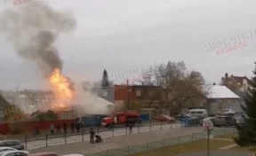 Пожар в частном доме в Кемерове на улице Сибирская попал на видео