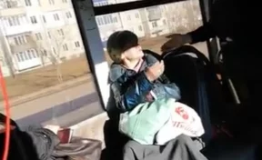 «От вас воняет»: в Кузбассе кондуктор выгоняла из автобуса пенсионерку