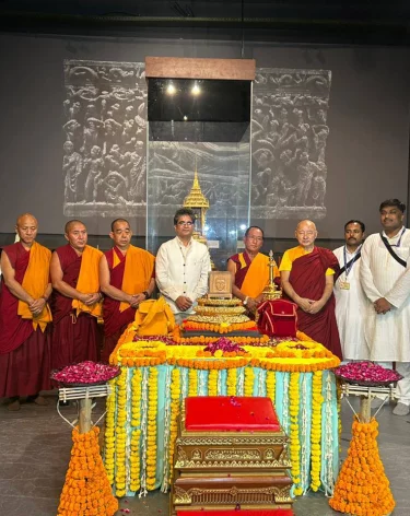 Мощи Будды впервые привезли в Россию