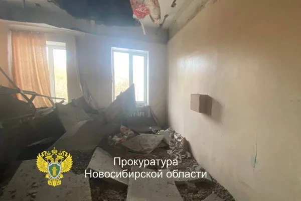 В Новосибирске в хирургическом отделении детской больницы обрушился потолок