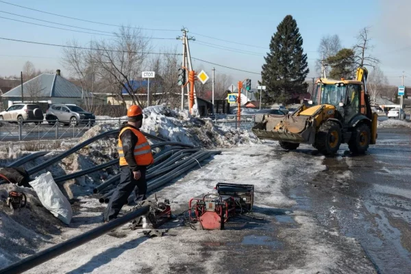 В Кемерове начали ремонтировать водопроводные сети на Колхозной улице