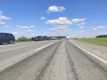 Фото: На трассе Новосибирск — Ленинск-Кузнецкий произошло тройное ДТП с грузовиком 2
