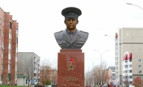 В Кемерове установили бюст Героя Кузбасса Игоря Якунина