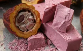 Компания Nestle выпустила первую партию розовых шоколадных батончиков