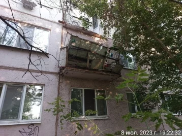 Фото: Мужчина пострадал при обрушении балкона жилого дома в Саратове 1