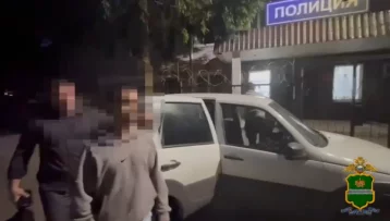 Фото: Житель Калужской области поджёг паспорт и выбросил его из окна 1