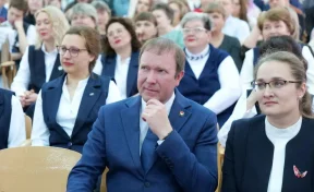 Мэр Кемерова поздравил школьников с последними звонками