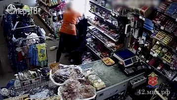 Фото: Продавец магазина в Кузбассе задержала напавшего на неё с ножом мужчину 1