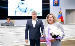 Власти Кузбасса наградили медсестру, спасшую жизнь мужчине