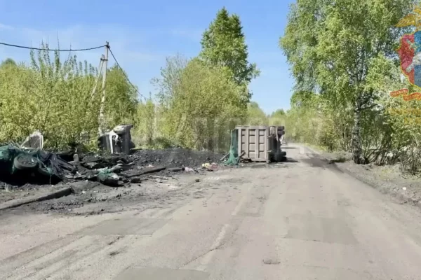 В Осинниках грузовик с углём устроил тройное ДТП: пострадали 5 человек