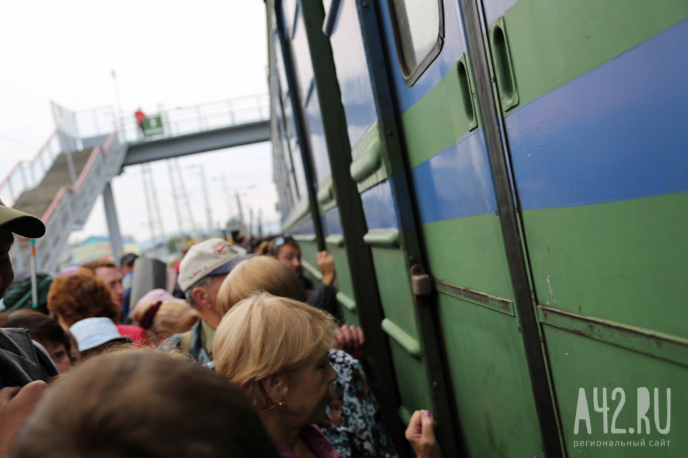 «Автобусов не хватает»: жительница Кузбасса попросила электричку из Кемерова в Тайгу