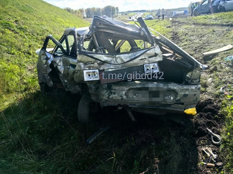Фото: В Кузбассе в результате массового ДТП пострадали 5 человек 2