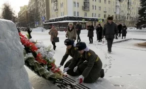 Кемеровчане возложили цветы в память о Дне снятия блокады Ленинграда