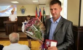 Кемеровчанин награждён медалью СУ СКР за спасение женщины с двумя детьми