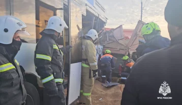 Фото: В Крыму столкнулись рейсовый автобус и грузовик: много погибших и раненых 1