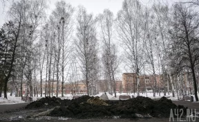 В Кемерове демонтировали памятник в Сквере Юности