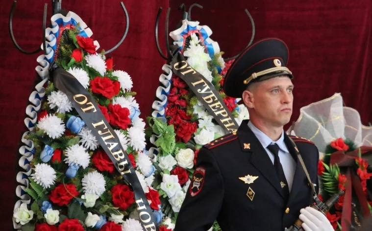 Фото: В Новокузнецке похоронили убитого в Чечне на блокпосту полицейского 5