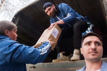 Фото: Турчак поблагодарил единороссов в регионах за помощь Донбассу 4