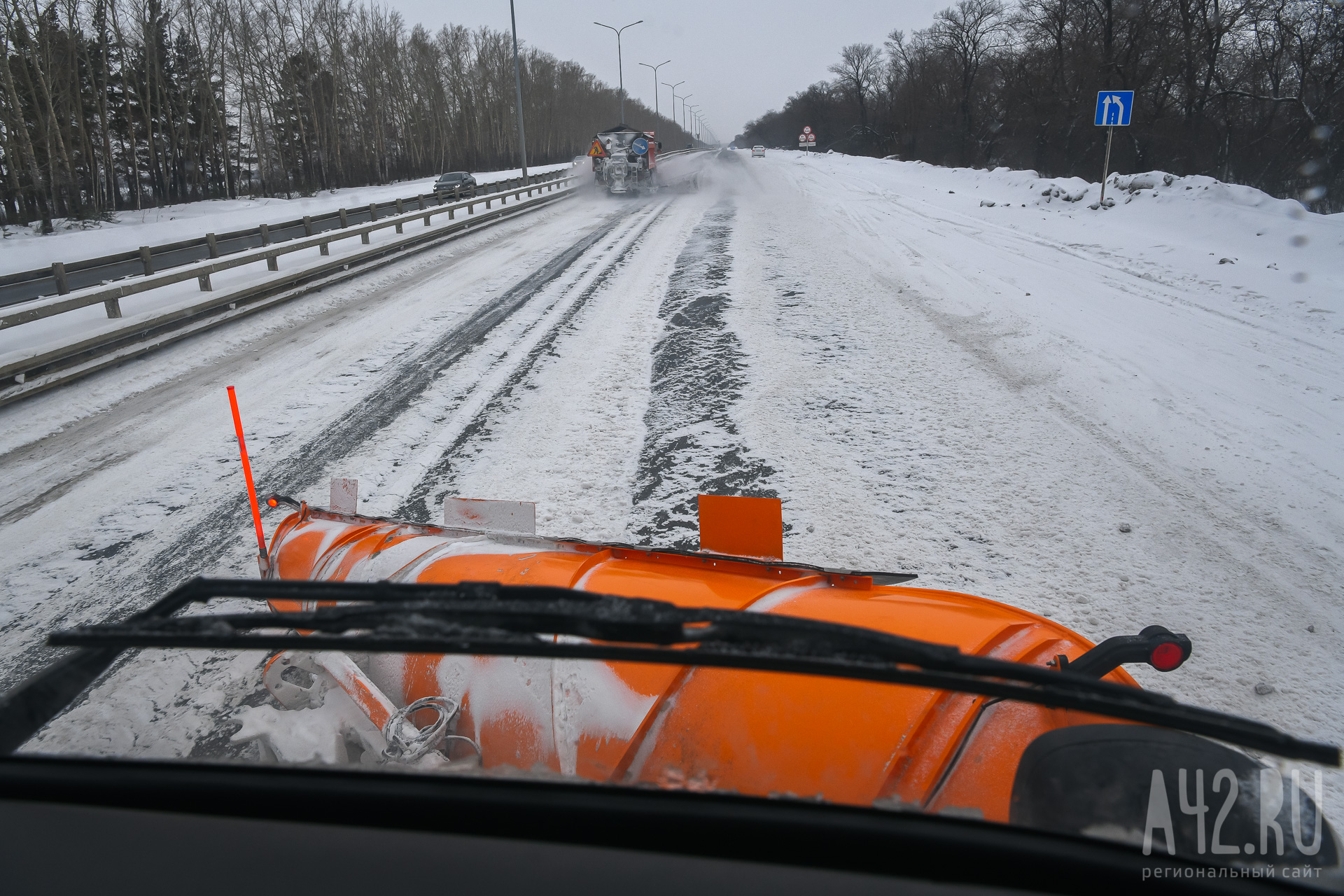Движение грузовиков по одной из дорог в Кузбассе попало под запрет из-за погоды