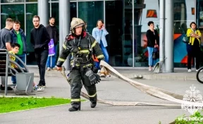 В Кузбассе пожарные «потушили» крупный торговый центр