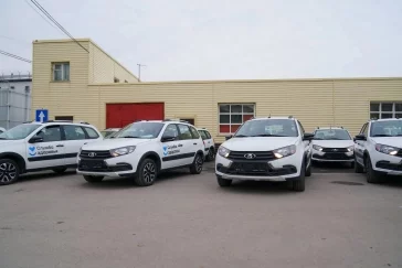 Фото: Больницы Кузбасса получили 59 новых машин: губернатор прокатился на одной из них 2